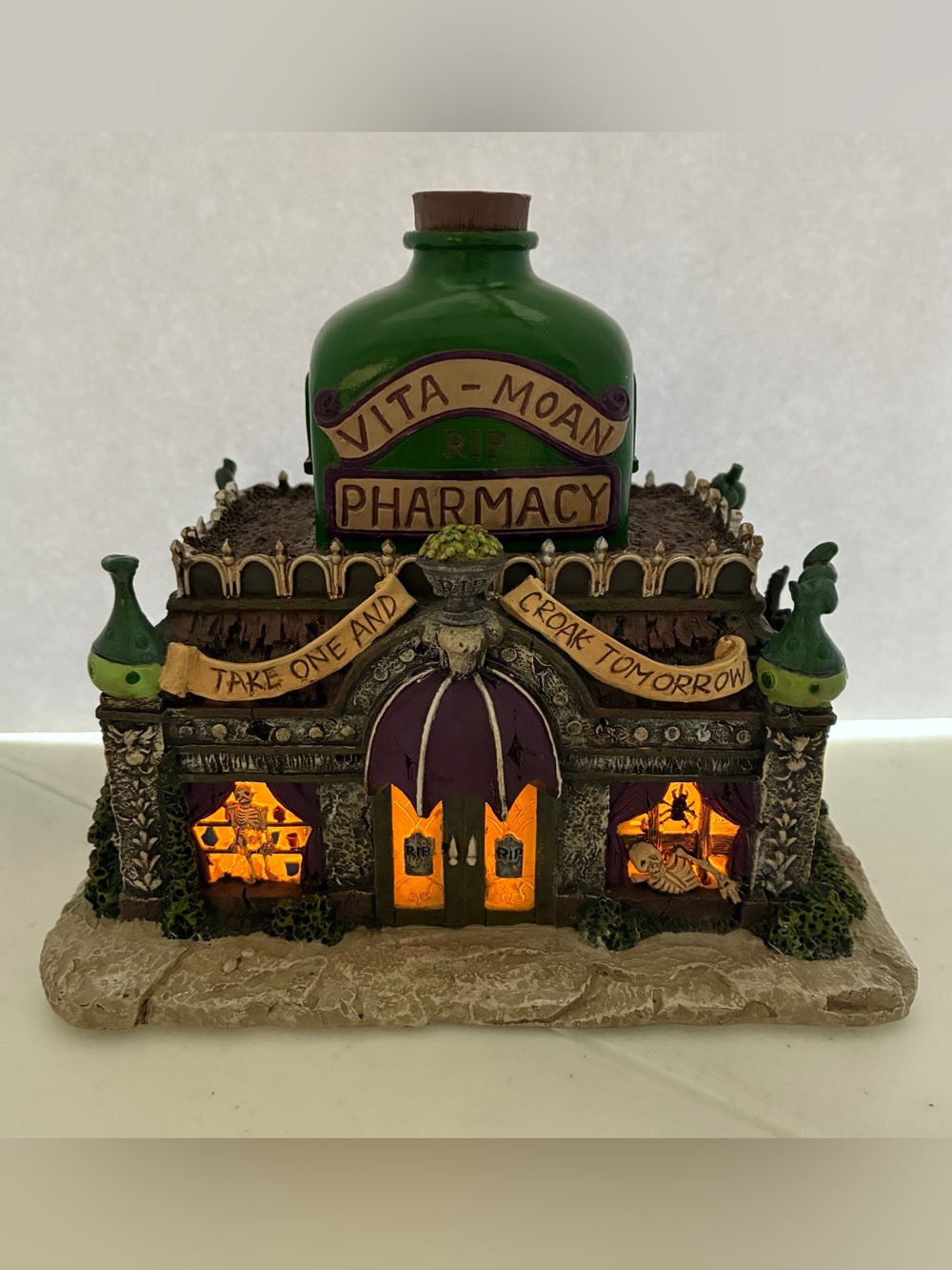 Munsters ~ VITA MOAN PHARMACY~ Hawthorne Village Halloween Electric Spooky Haunt